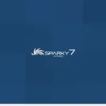 Tela inicial do Sparky Linux 7 com papel de parede azul e logotipo 'Sparky 7 on board...' ao centro, barra de tarefas na parte inferior e menu do sistema aberto no canto inferior esquerdo com opções de acessórios, gráficos, internet, escritório, programação e outras ferramentas.