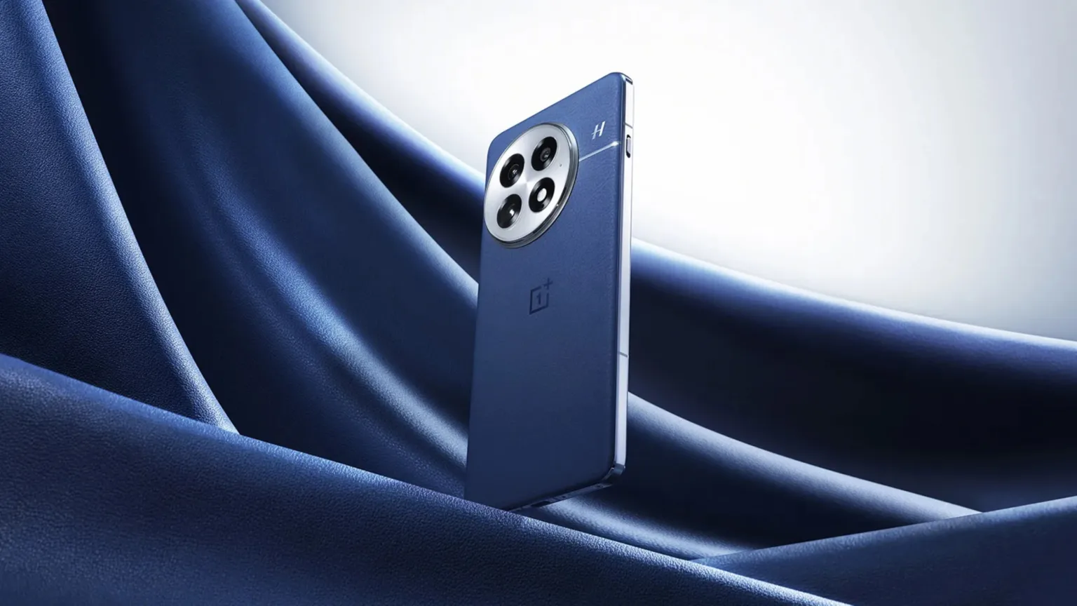 OnePlus 13 surpreende com couro vegano e tela microcurva 1 OnePlus 13