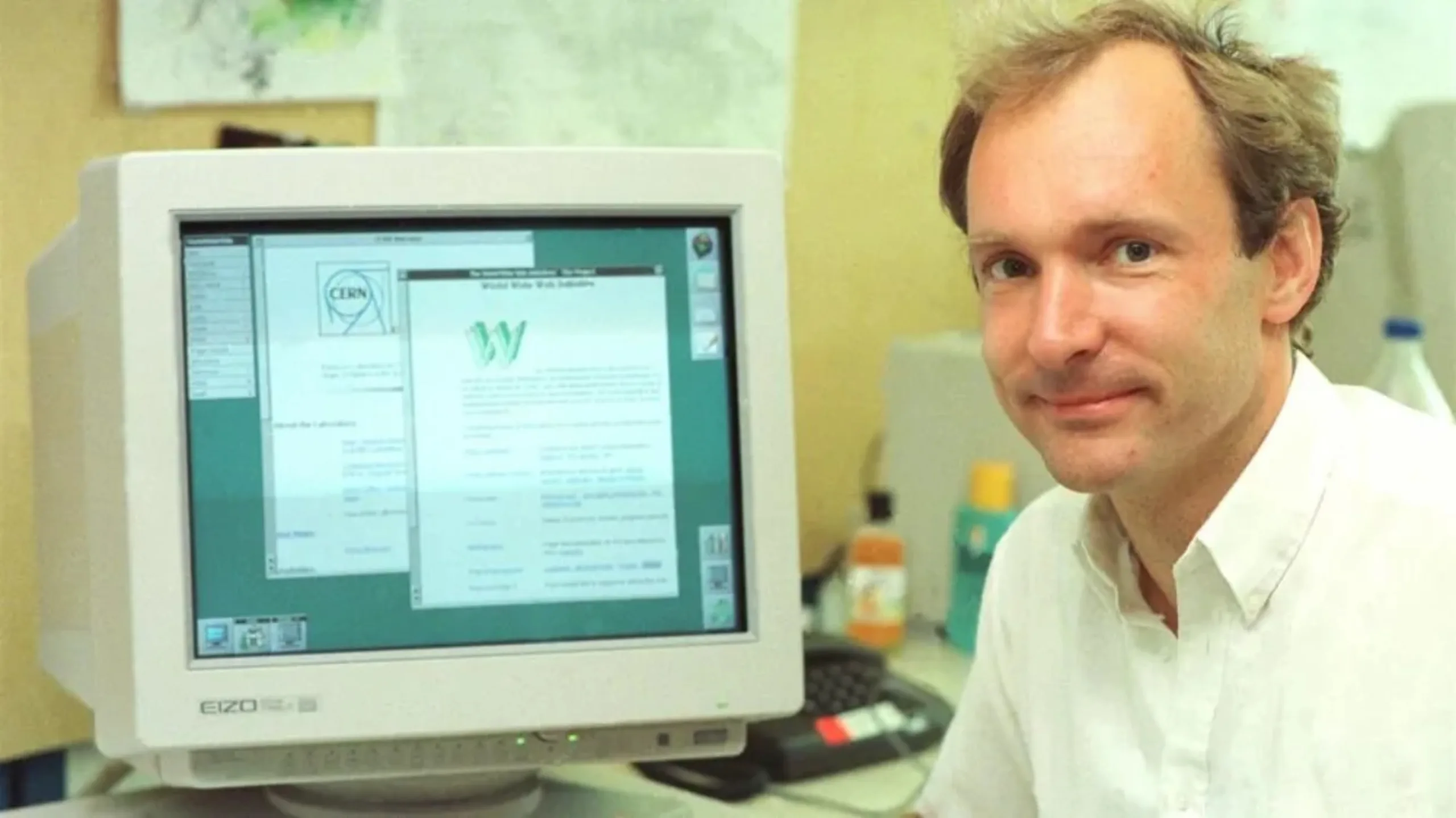 Nascimento da web: relembre o marco que deu início à internet 2 Imagem de computador com primeiro site