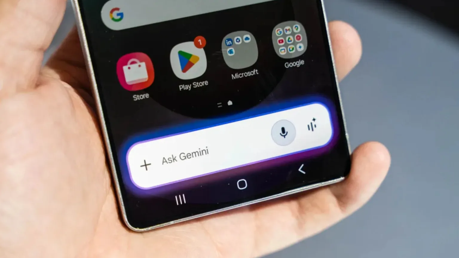 Galaxy S25 e o botão lateral que ativa o Gemini, com extensões para aplicativos Samsung 1 Botão lateral Galaxy S25