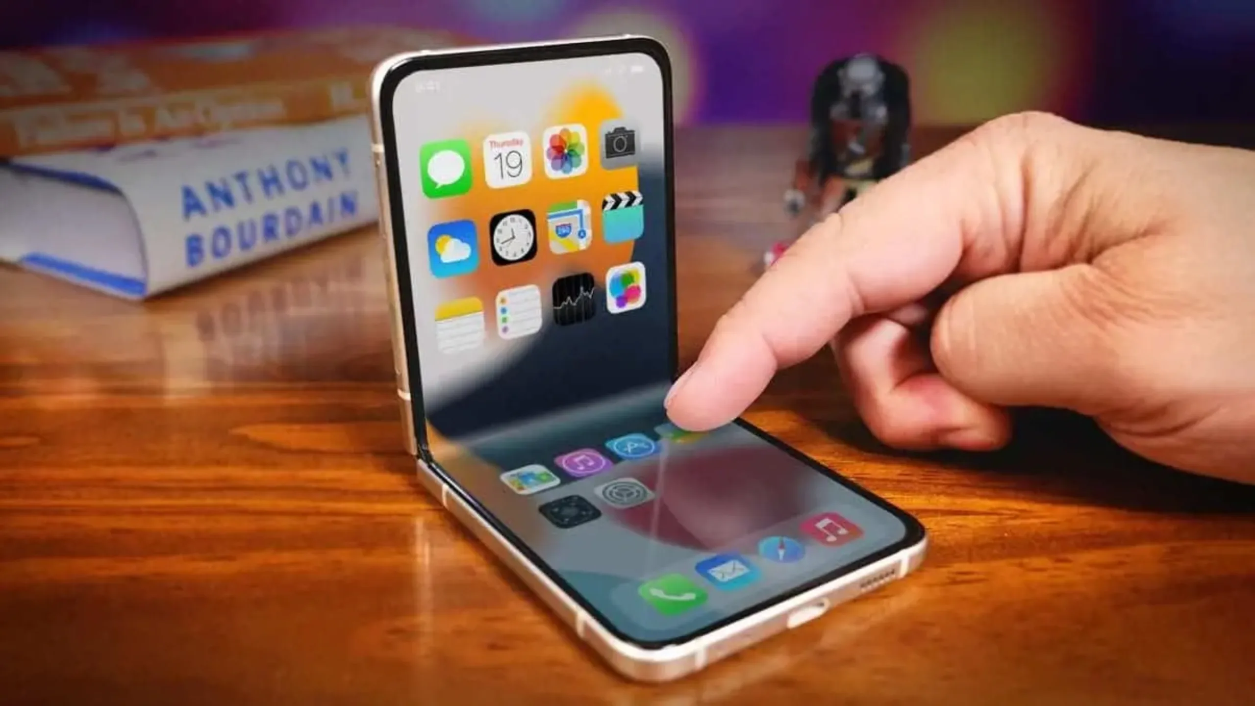iPhone dobrável da Apple pode chegar por preço elevado | SempreUpdate
