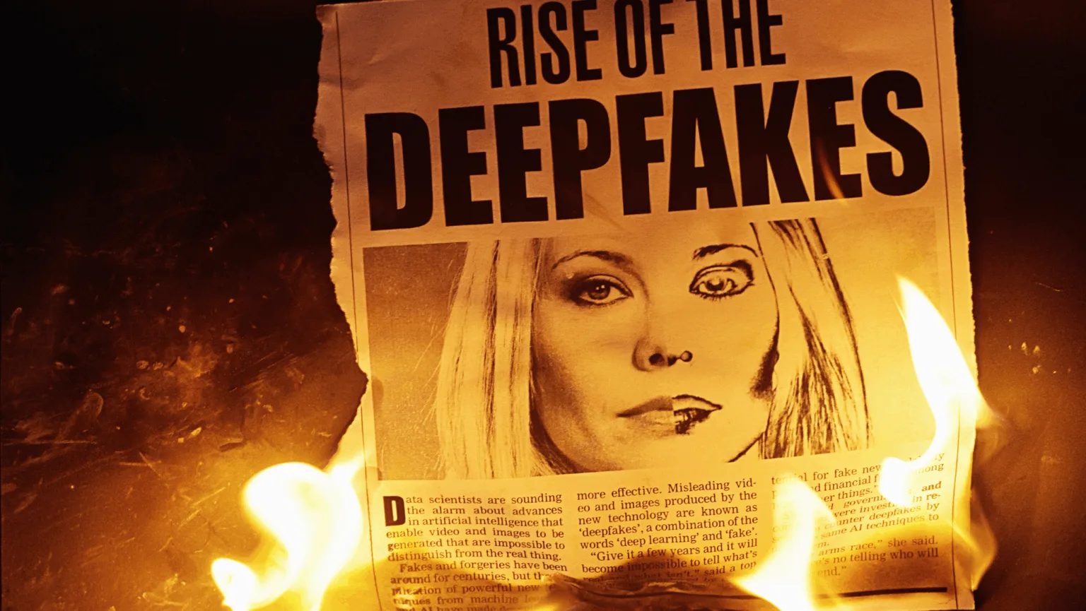 Deep Fake: o que é, como identificar e se proteger dessa tecnologia 1 Representação digital do conceito de deep fake com rosto em wireframe, cérebro artificial e chip de IA.