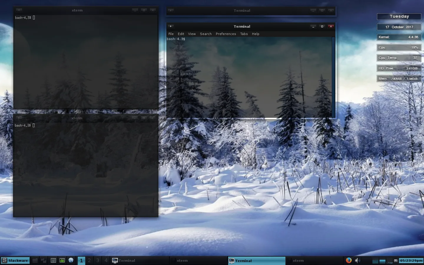IceWM 3.8.0 com múltiplos terminais e monitoramento de CPU e memória no painel lateral.