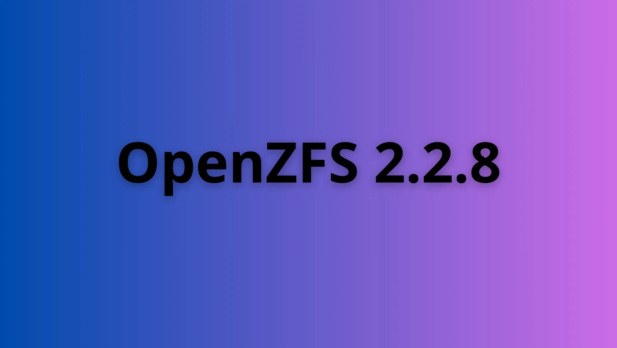 OpenZFS 2.2.8 com destaque visual sobre fundo degradê roxo e azul