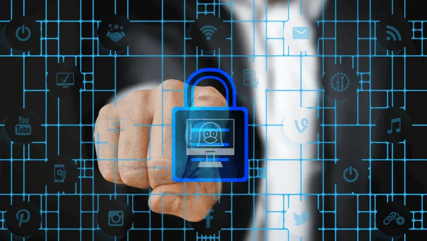 Ilustração de segurança digital com ícone de cadeado e logotipo do Linux, representando controle de símbolos no Kernel Linux 6.16