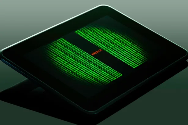 Terminal Linux com alerta de segurança representando a vulnerabilidade libblockdev