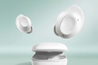 Fones de ouvido Galaxy Buds Core da Samsung em destaque, possíveis sucessores do Buds FE