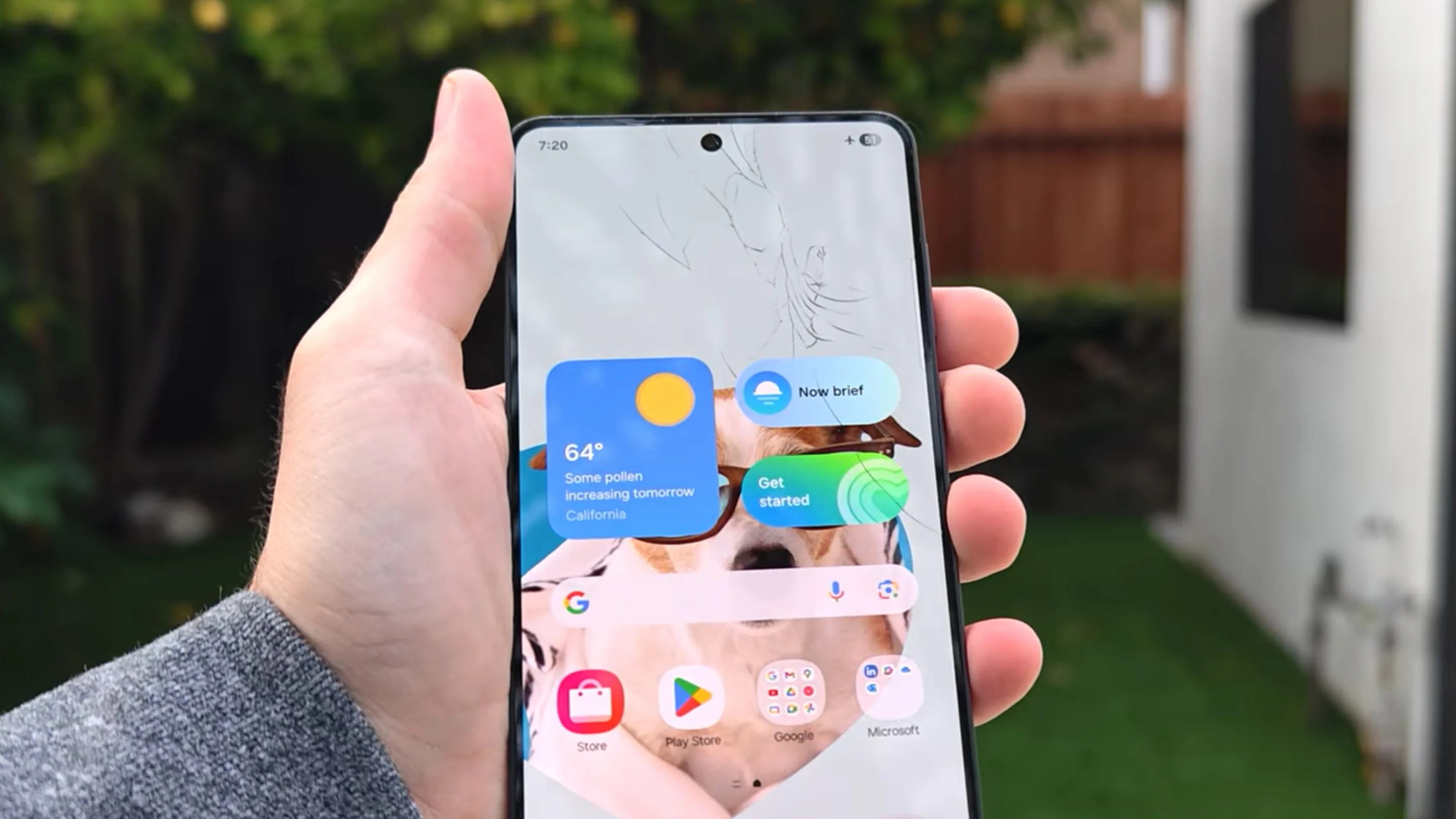 Galaxy S25 Edge em teste de queda mostrando rachaduras no vidro Gorilla Glass Ceramic 2