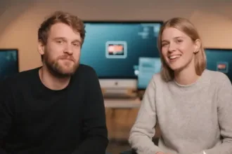 Dois personagens em vídeo simulado por IA com MeiGen-MultiTalk interagindo em ambiente digital
