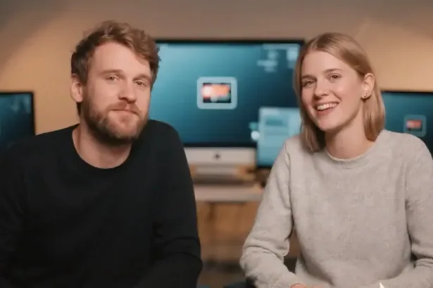 Dois personagens em vídeo simulado por IA com MeiGen-MultiTalk interagindo em ambiente digital