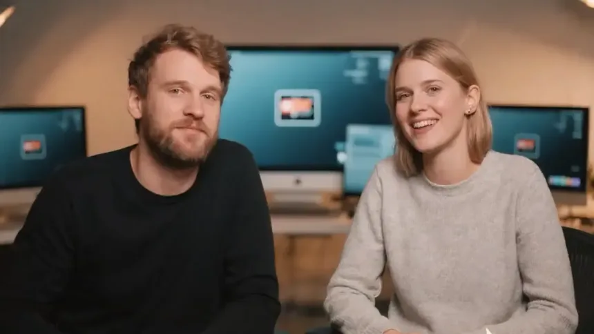 Dois personagens em vídeo simulado por IA com MeiGen-MultiTalk interagindo em ambiente digital