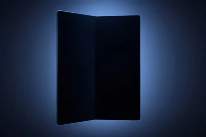 Imagem do Galaxy Z Fold 7 aberto e fechado destacando o design mais fino do novo dobrável da Samsung