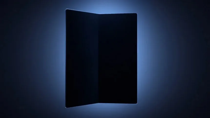 Imagem do Galaxy Z Fold 7 aberto e fechado destacando o design mais fino do novo dobrável da Samsung