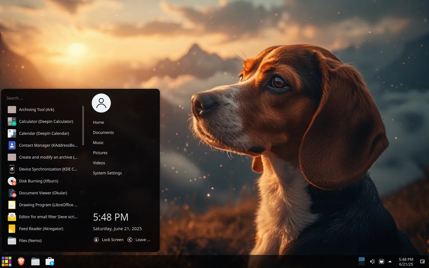 Desktop do RefreshOS 2.5 com KDE Plasma e menu aberto, destacando leveza e visual moderno.