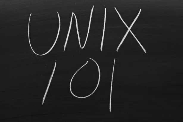 Arquitetura comparativa entre UNIX e Linux com foco em kernel e shell