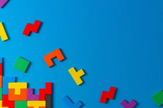 Blocos em formato de Tetris representando jogos linha de comando no terminal Linux