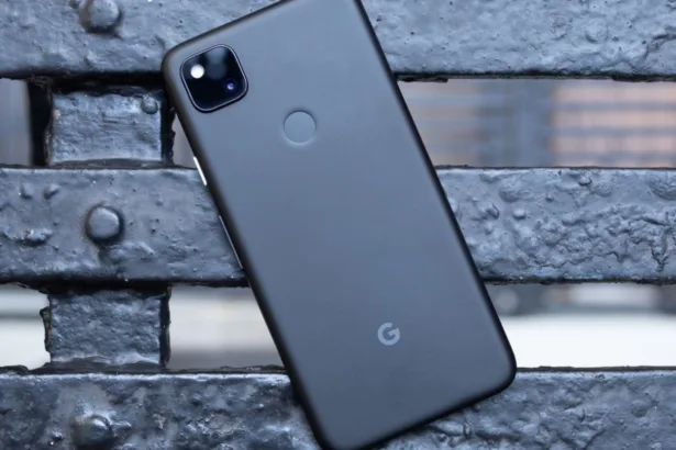 ETldcmsQ forca atualizacao bateria pixel 4a 2