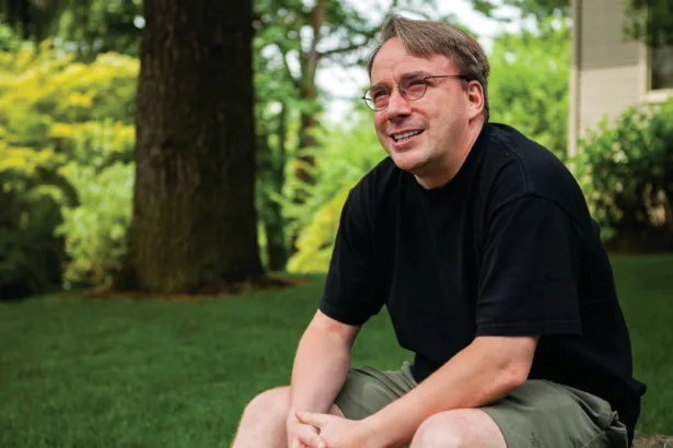 História visual da transformação do nome Freax em Linux no projeto de Linus Torvalds