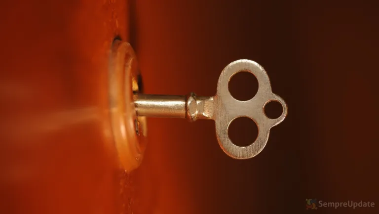 Chave inserida em fechadura representando os códigos secretos Linux exigidos por firmwares proprietários