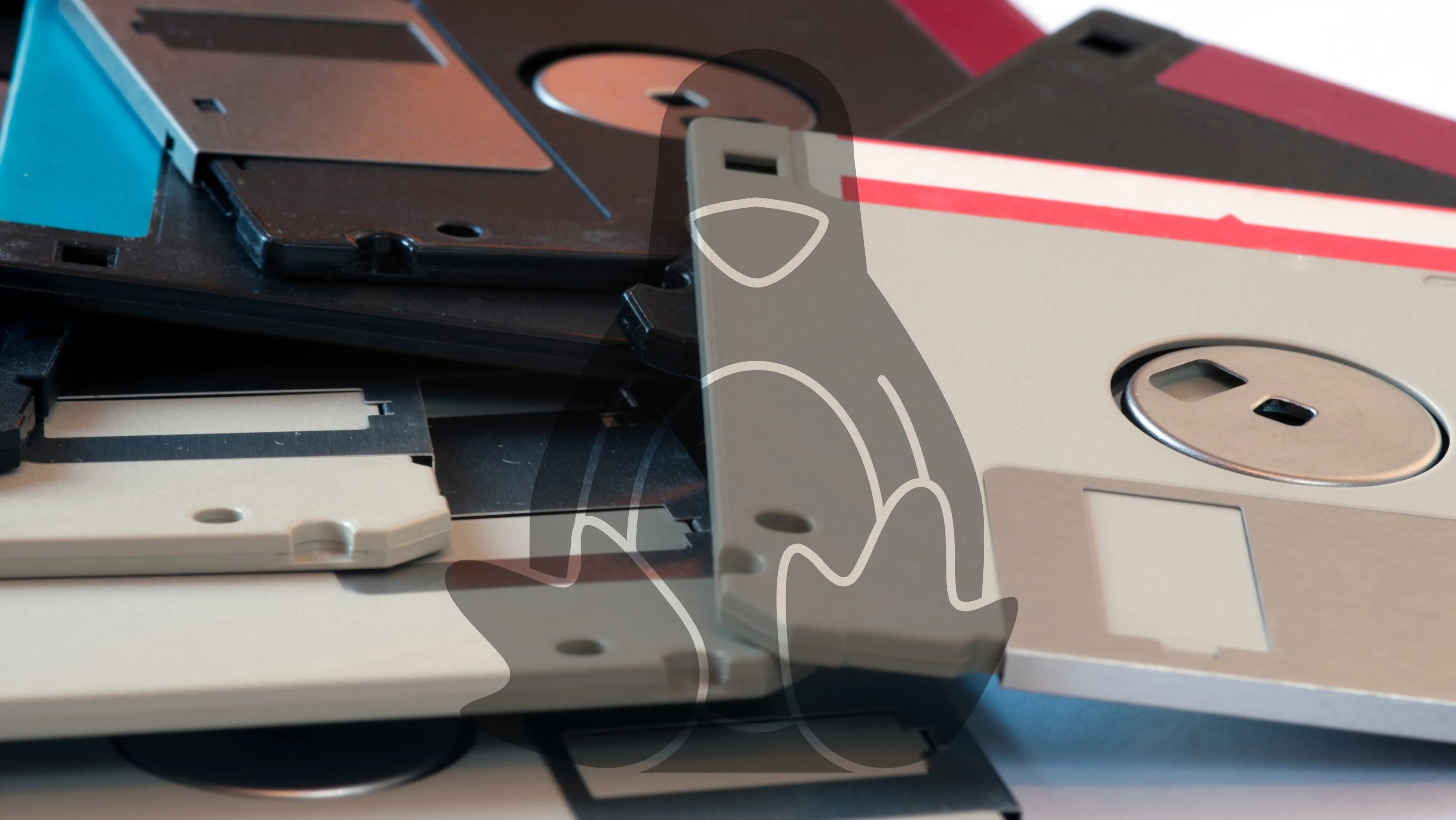 Imagem conceitual de distros Linux um floppy com coração Tux