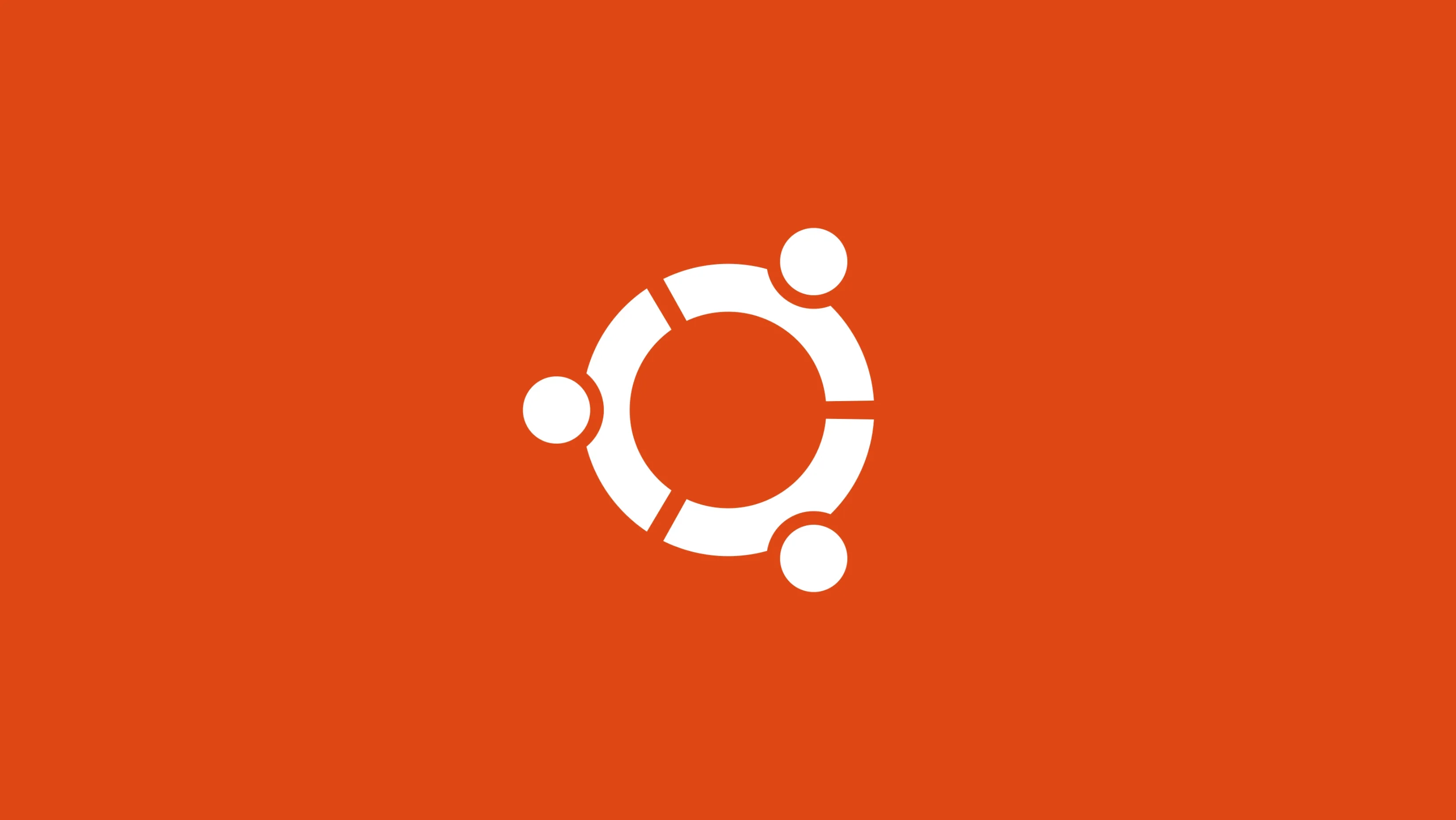 Ilustração da colaboração open source entre Debcrafters e distros como Debian, Arch e Fedora