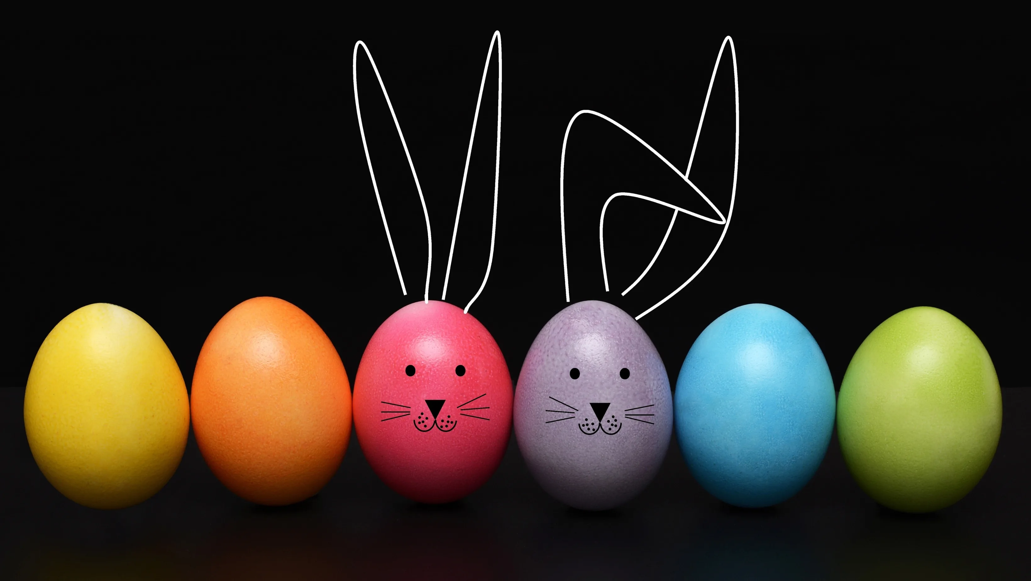 ovos de Páscoa coloridos representando os ovos de páscoa Linux e suas surpresas escondidas no sistema