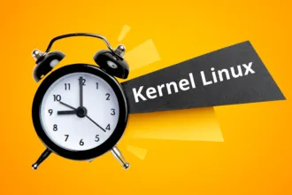 Relógio despertador em fundo laranja com a palavra Kernel Linux em destaque, simbolizando otimização de tempo e desempenho no agendamento de threads.