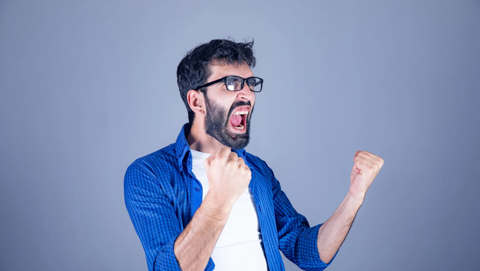 uQbFGJR6 44 suporte i686 32 bits