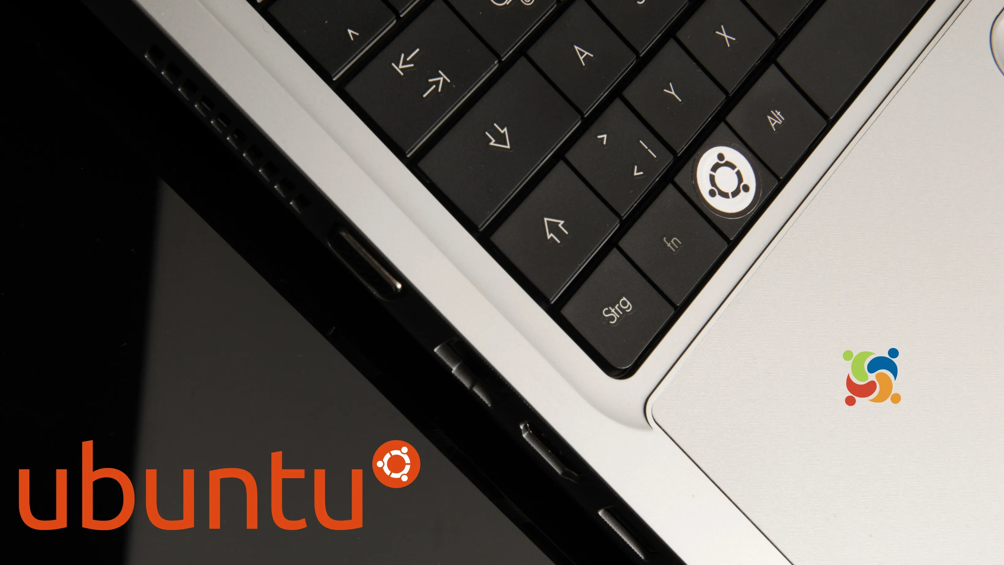 Close-up de notebook com tecla dedicada ao Ubuntu e logo “Ubuntu” na tela, ilustrando o novo TPM/FDE no Ubuntu 25.10.