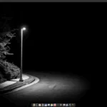 Screenshot do desktop do 4MLinux 49.0 STABLE com menu JWM aberto, conky exibindo informações do sistema e dock de aplicativos na parte inferior