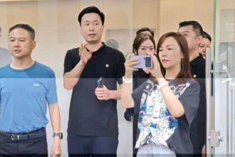 Xiaomi 16