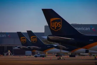 Confusão na alfândega resulta em embalagens destruídas pela UPS