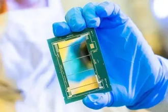 Intel prioriza CPUs de data center e alerta para aumento de preços