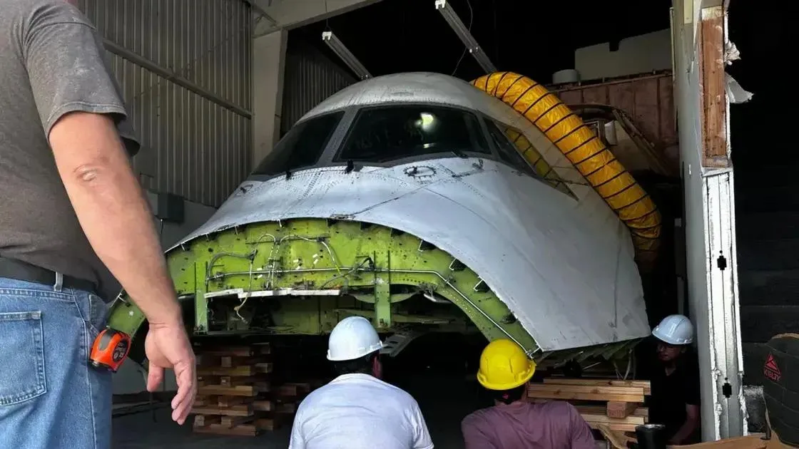 Entusiastas constroem cockpit do Boeing 747 para simulador de voo