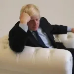Boris Johnson se declara apaixonado por ChatGPT e suas revelações intrigam