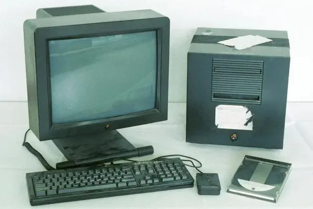 A Revolução do NeXT Computer: Impacto Histórico e Tecnológico