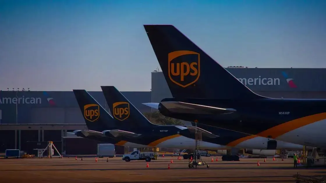 Confusão na alfândega resulta em embalagens destruídas pela UPS