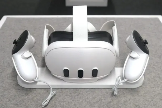 28j5mE1u alan dye meta design xr vision pro 2