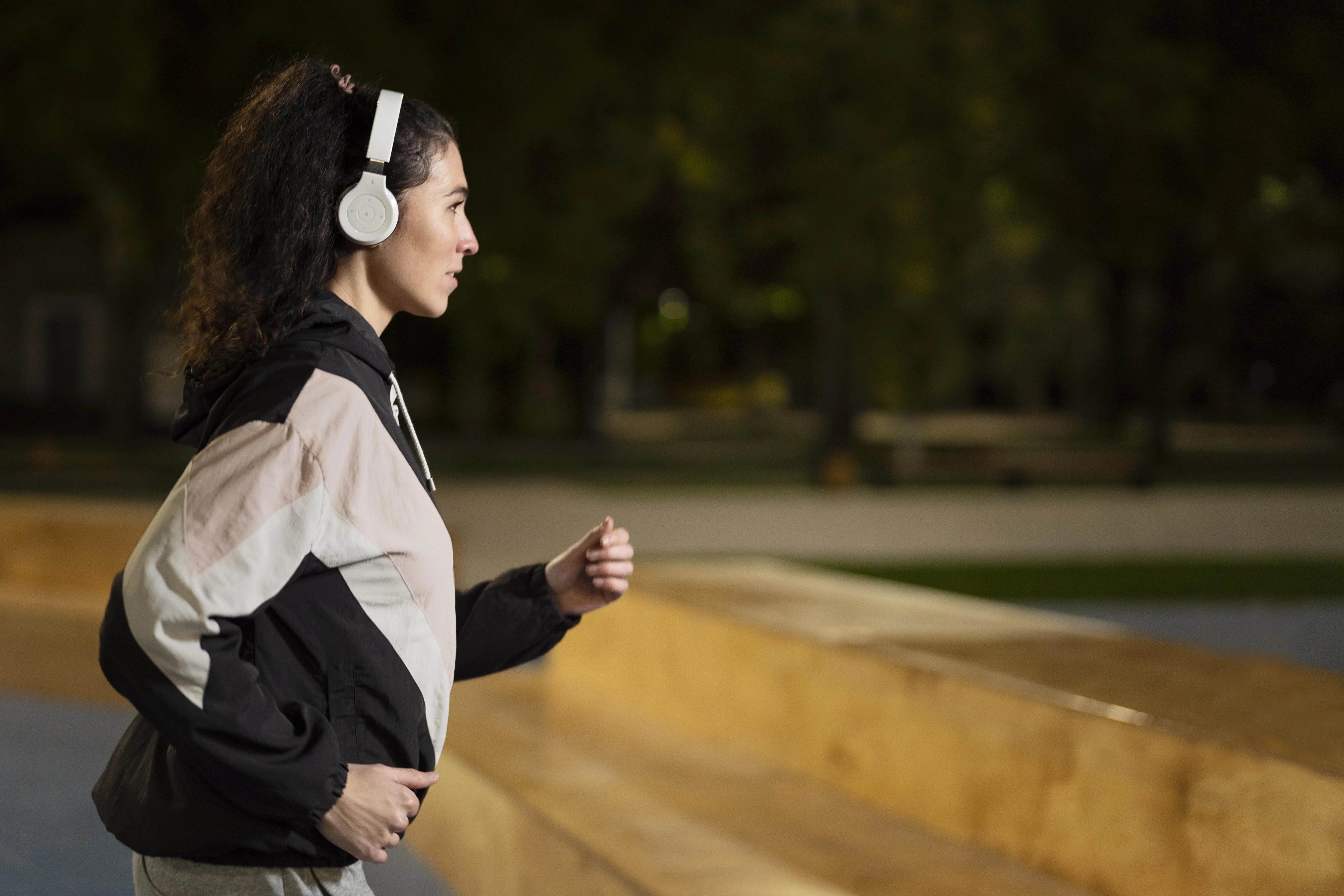 de tiro medio correndo a noite