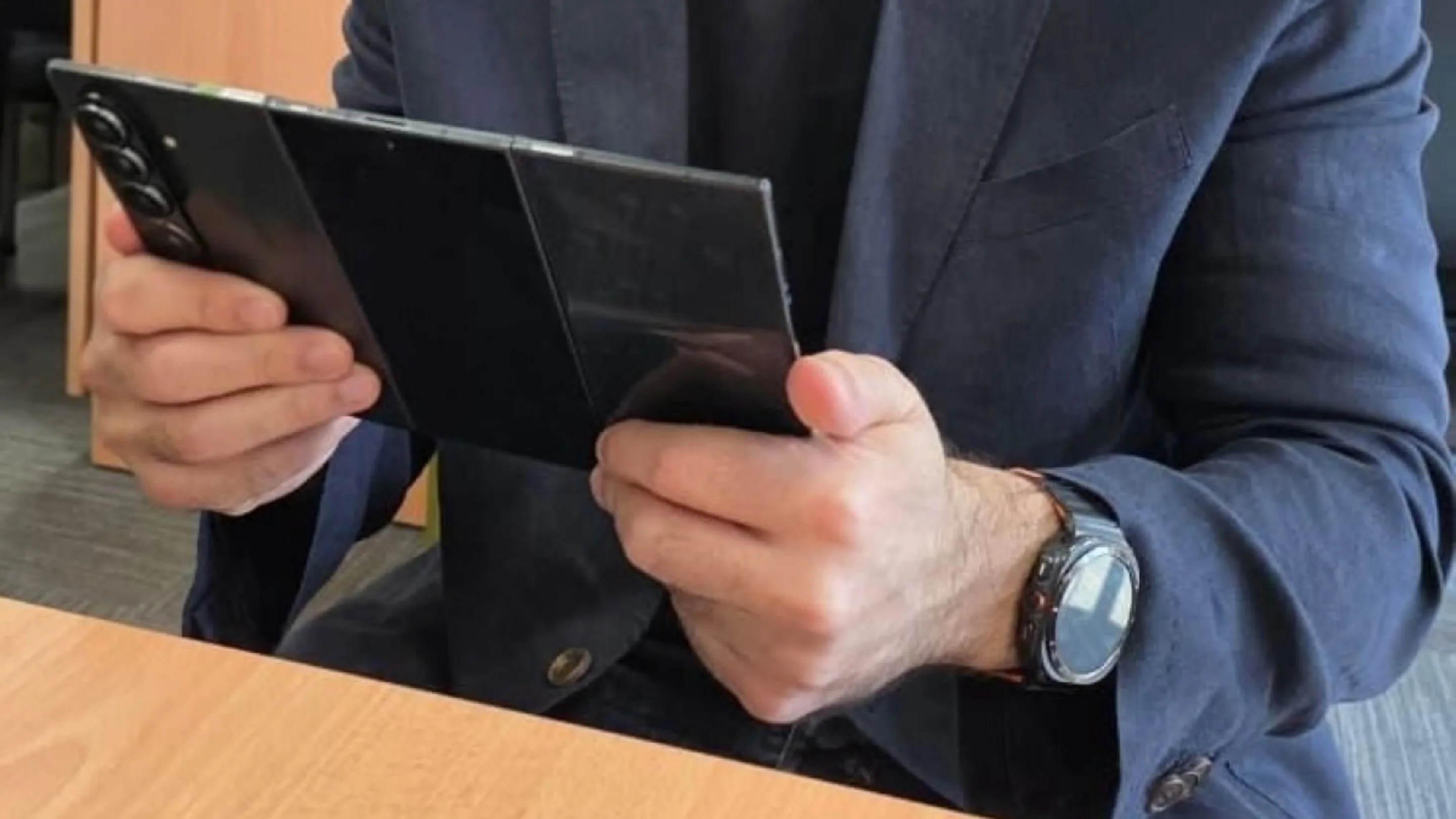 Galaxy Z TriFold: protótipo tinha 4 câmeras? 2 Galaxy Z Trifold