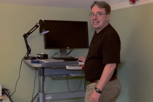 Linus Torvalds testando Vibe Coding no AudioNoise com Antigravity e Gemini.