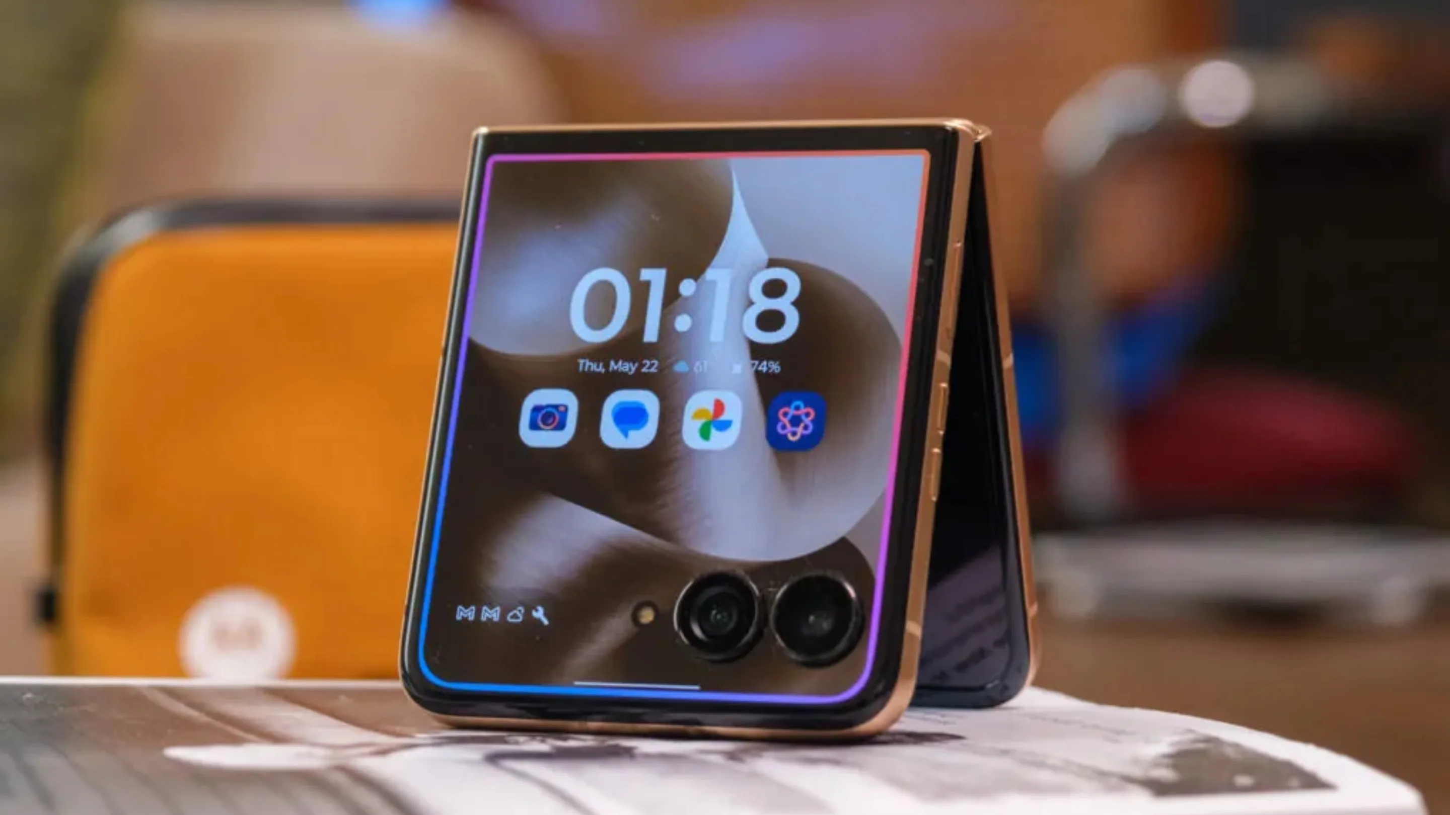 0mhmO8HA razr ultra 2026 vs 2025