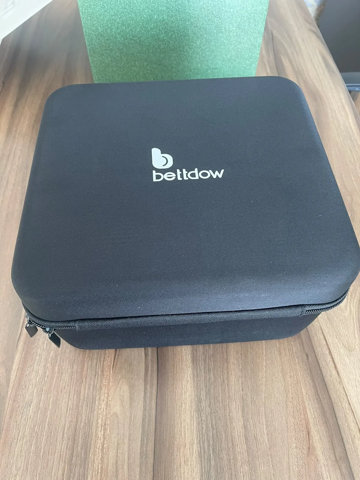 Bettdow AC1095: o projetor portátil que une som de cinema, automação inteligente e Google TV 8 qyygGpSP 39a8 4343 a802 25634673a7f8