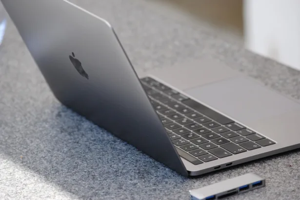 zhfen1gV lyrl macbook pro 2381729 1920